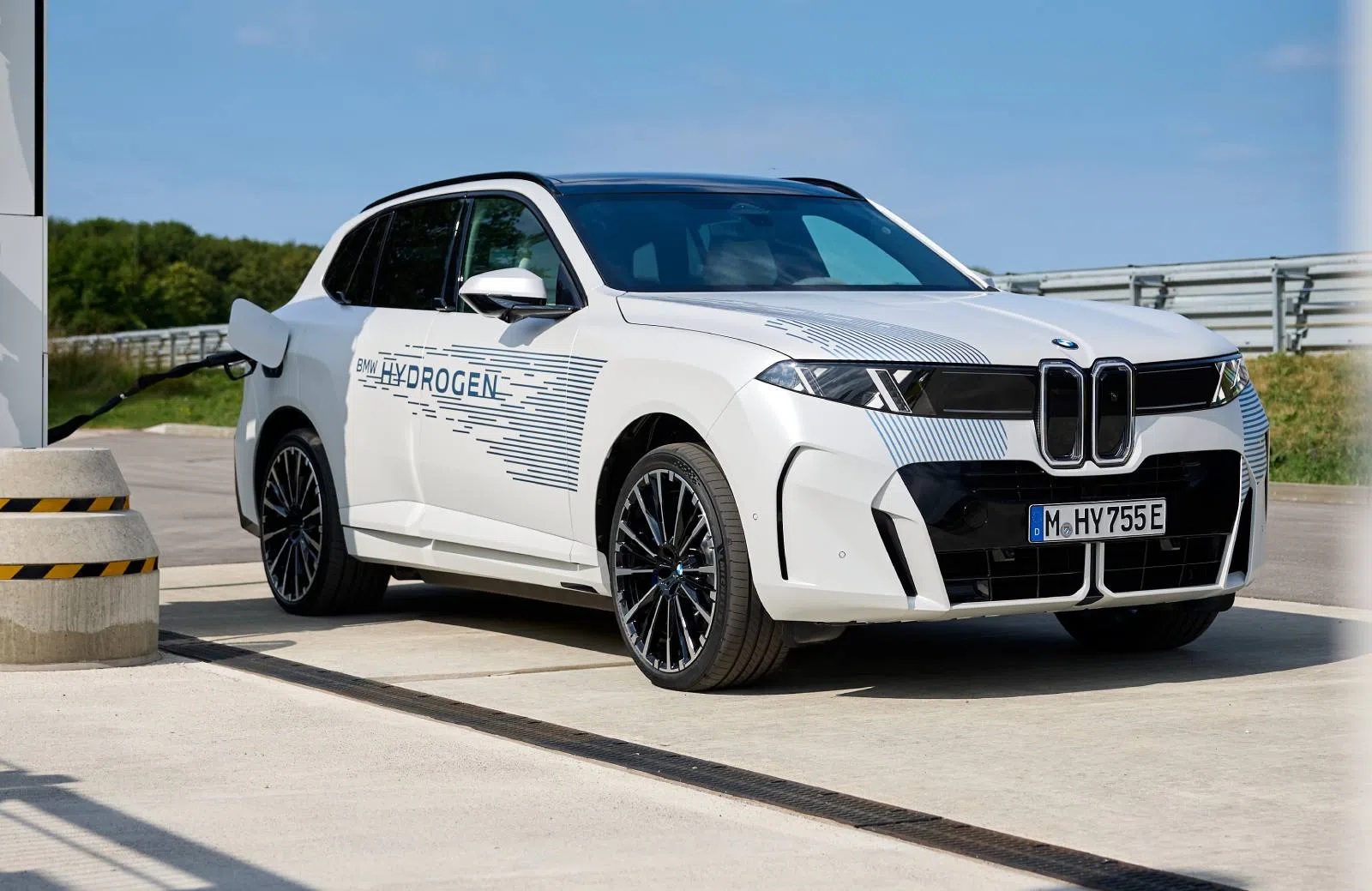 BMW iX5 Hydrogen waterstof tanken